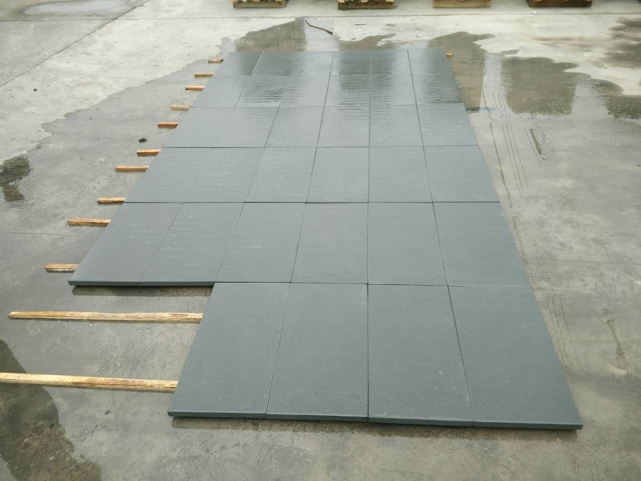 匯豐石業(yè) 黑砂巖地鋪