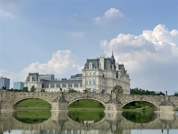 砂巖經(jīng)典工程案例——華為松山湖基地