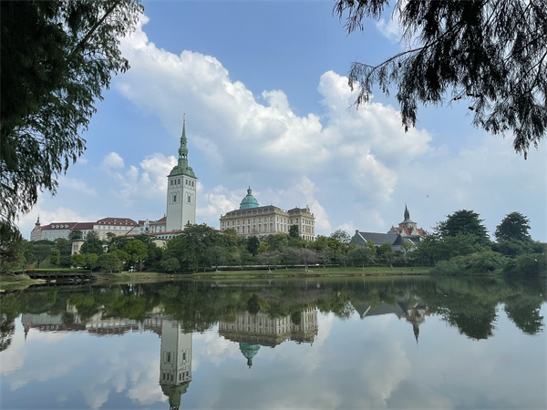 砂巖經(jīng)典工程案例——華為松山湖基地