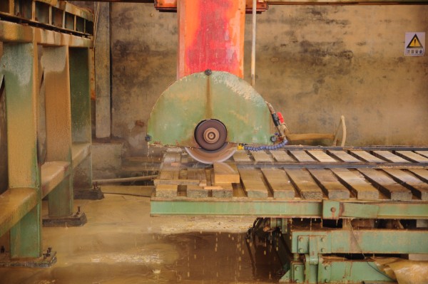 紅外線自動(dòng)化板材切邊機(jī)