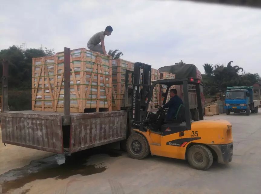 匯豐砂巖產(chǎn)品裝車