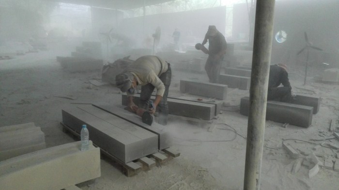 四川砂巖加工現(xiàn)場(chǎng)