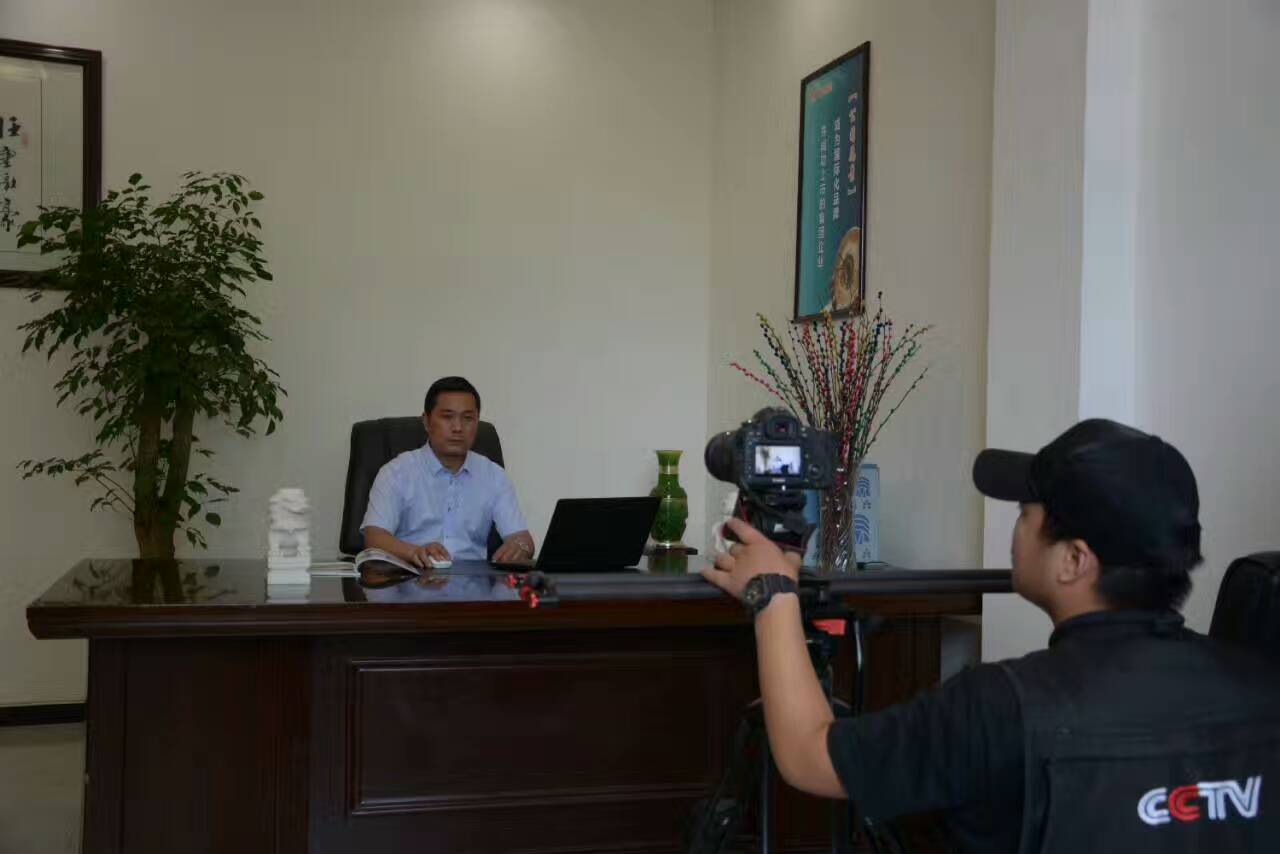 CCTV《牛商論道》欄目組蒞臨自貢市匯豐石業(yè)