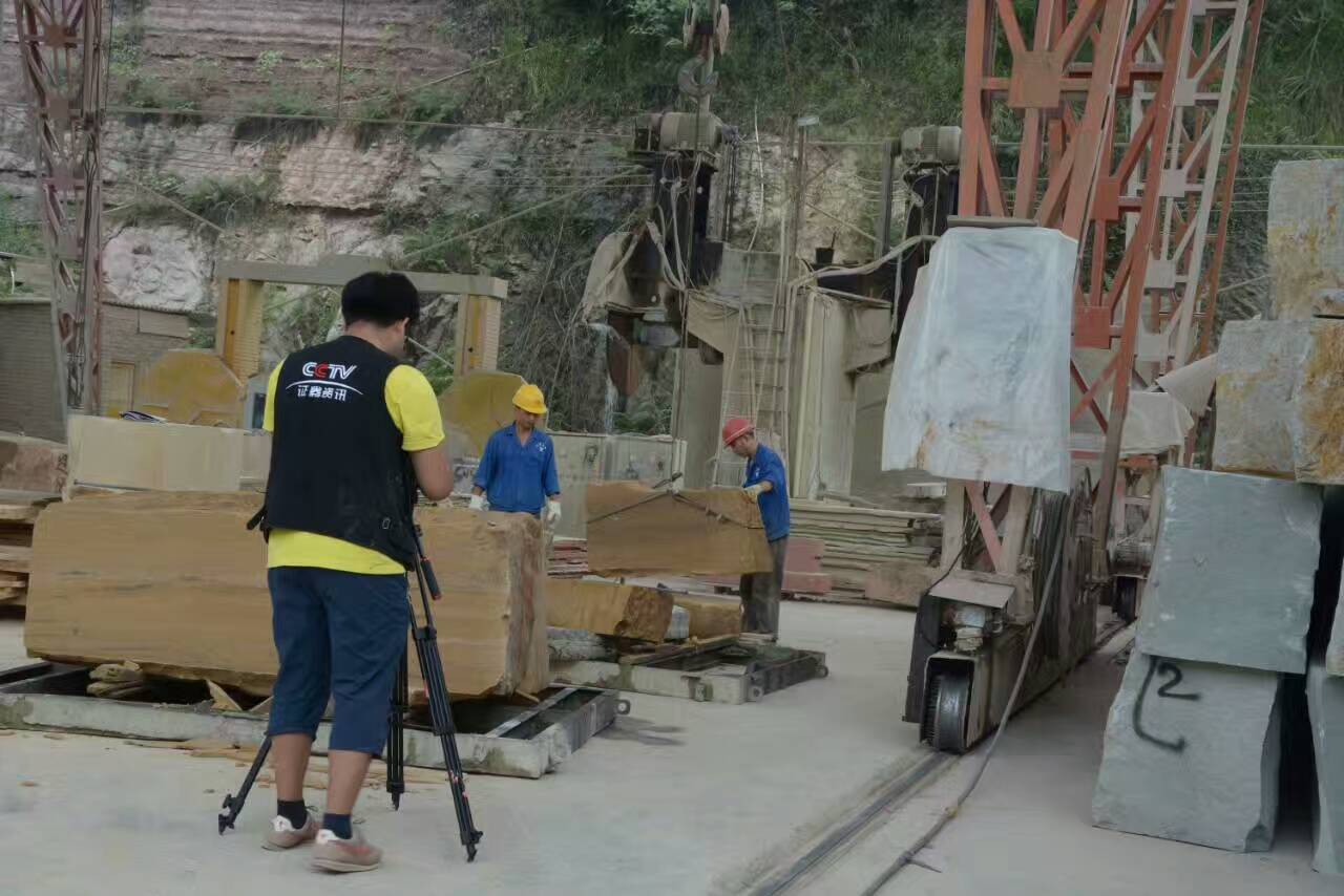 CCTV《牛商論道》欄目組蒞臨自貢市匯豐石業(yè)