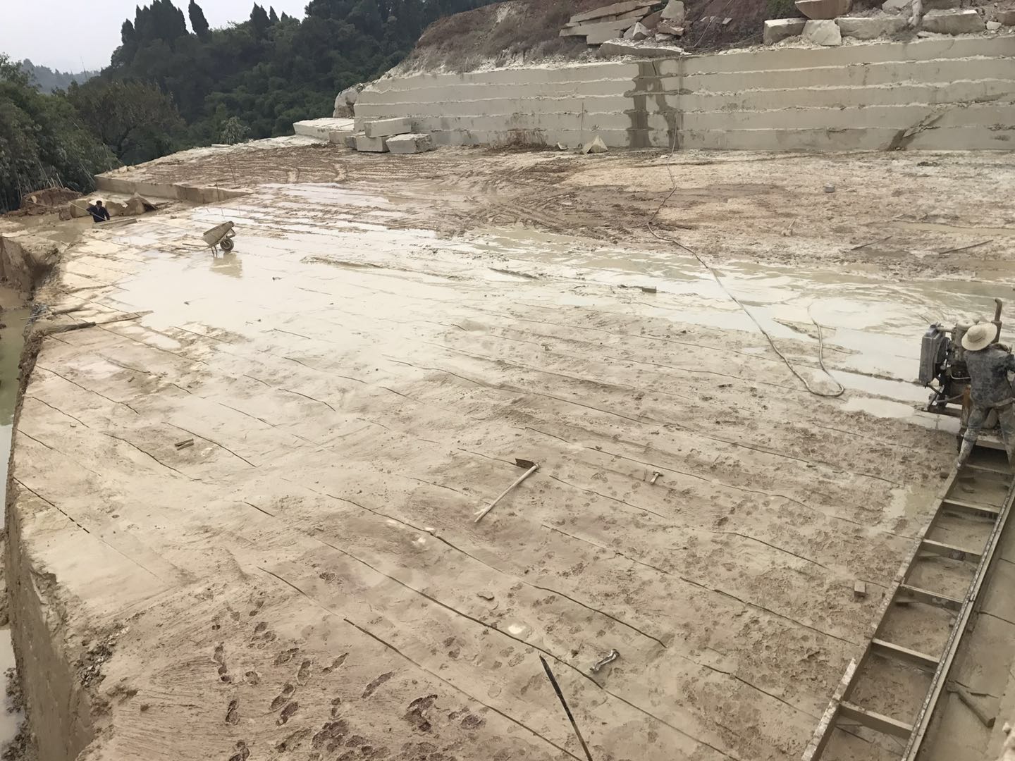 匯豐砂巖米黃礦山