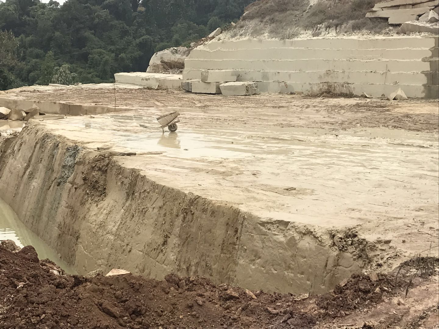 匯豐砂巖米黃礦山