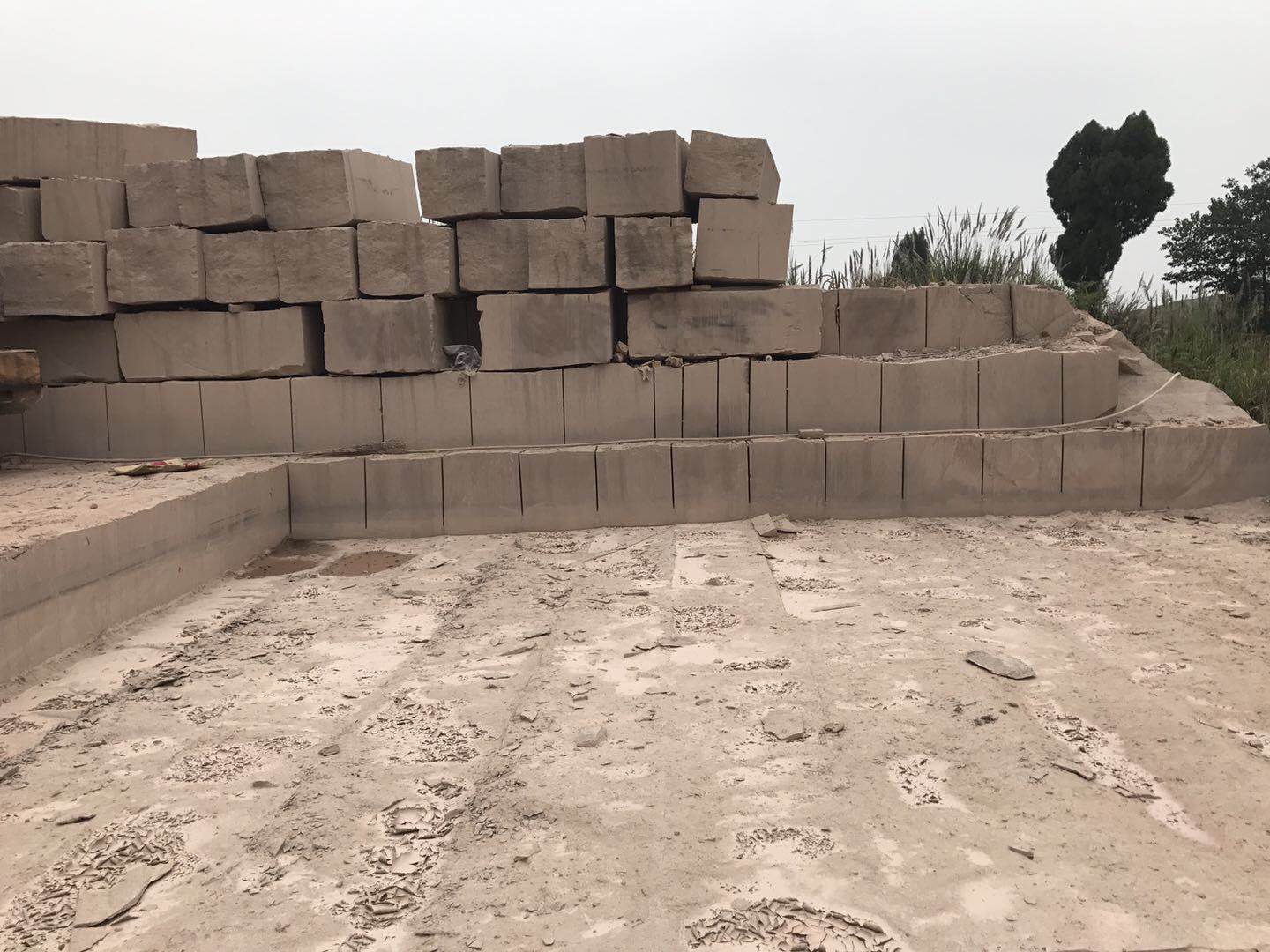 匯豐石業(yè)紫砂巖礦山