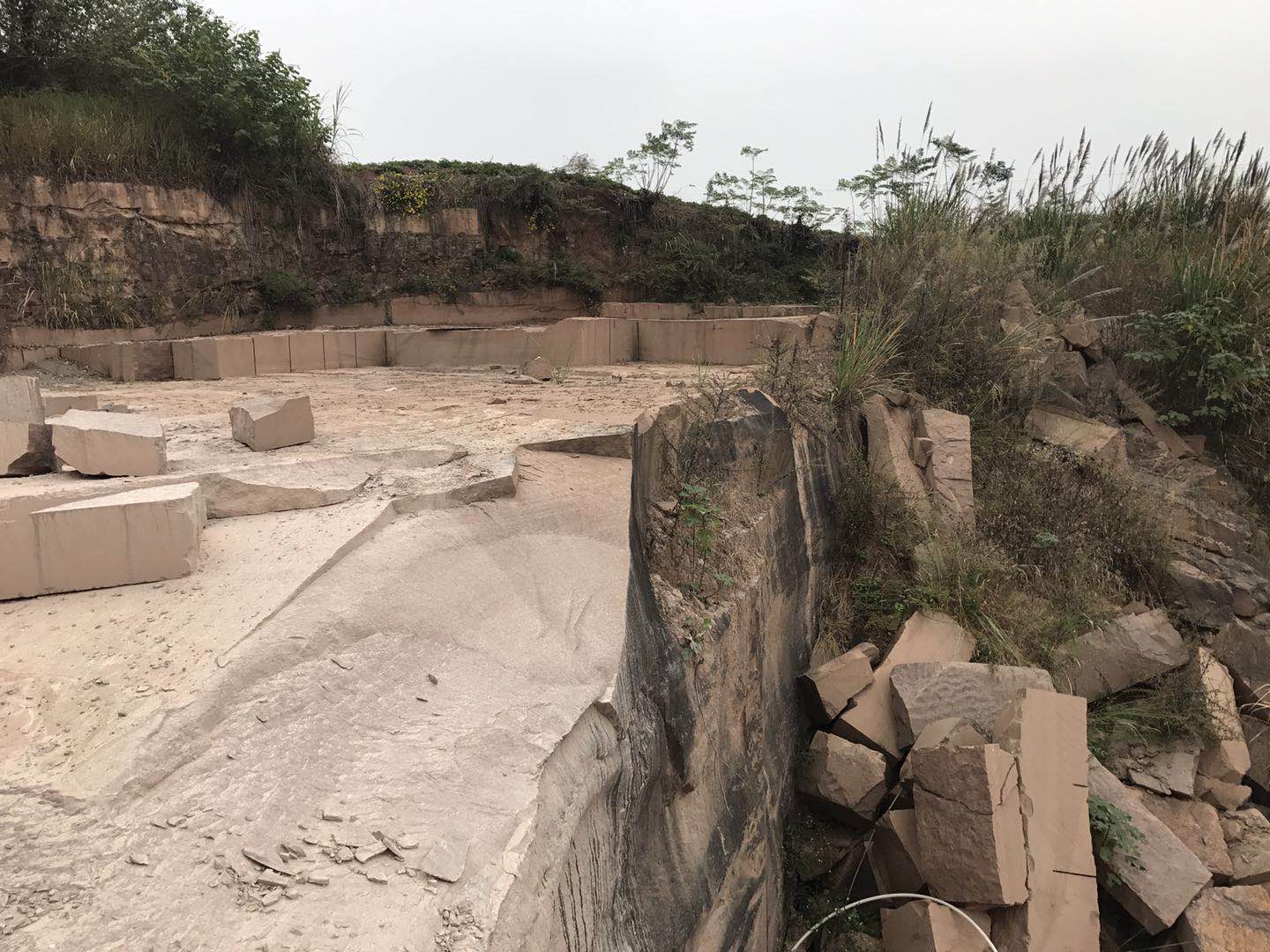 匯豐石業(yè)紫砂巖礦山