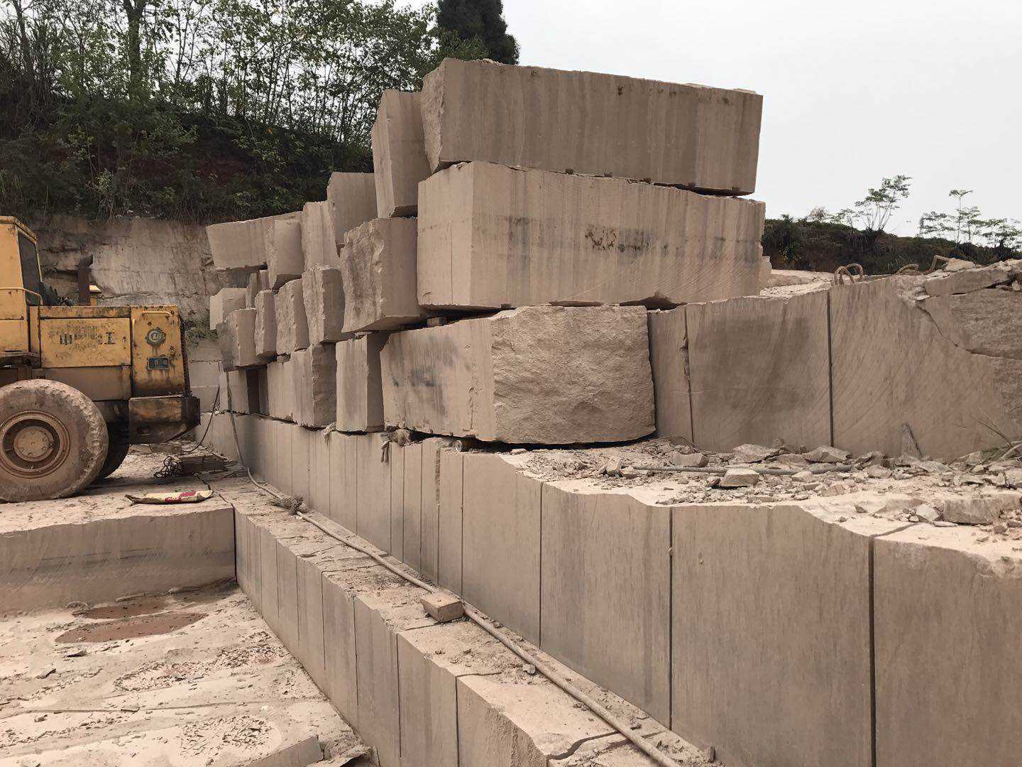 匯豐石業(yè)紫砂巖礦山