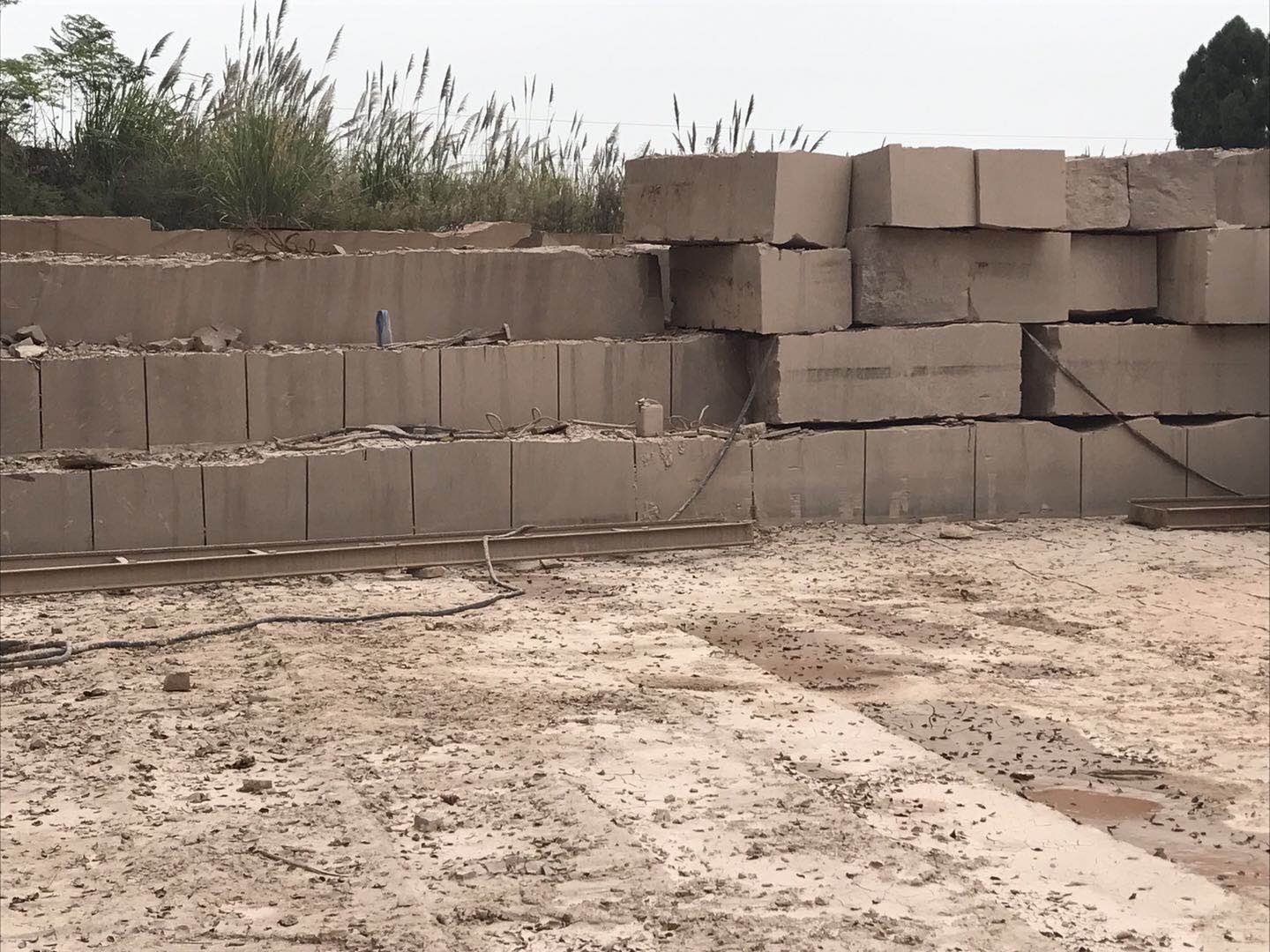 匯豐石業(yè)紫砂巖礦山