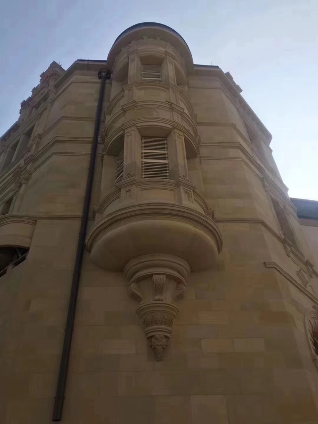 華為松山湖項(xiàng)目米黃砂巖