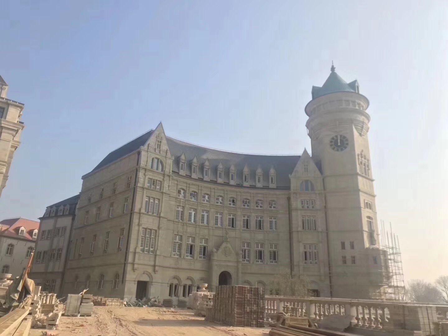 華為松山湖項(xiàng)目米黃砂巖