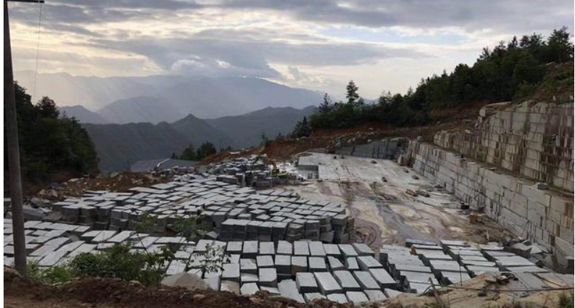 四川砂巖青石礦山