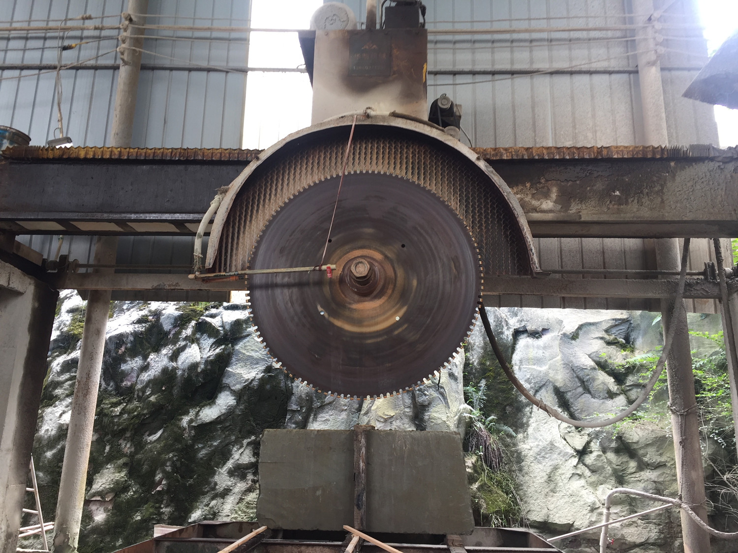 匯豐石業(yè)全自動龍門大切