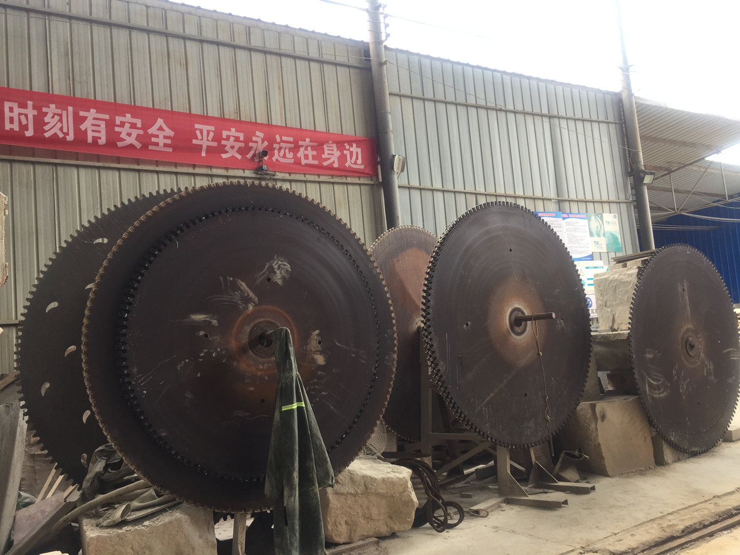 匯豐石業(yè)全自動龍門大切