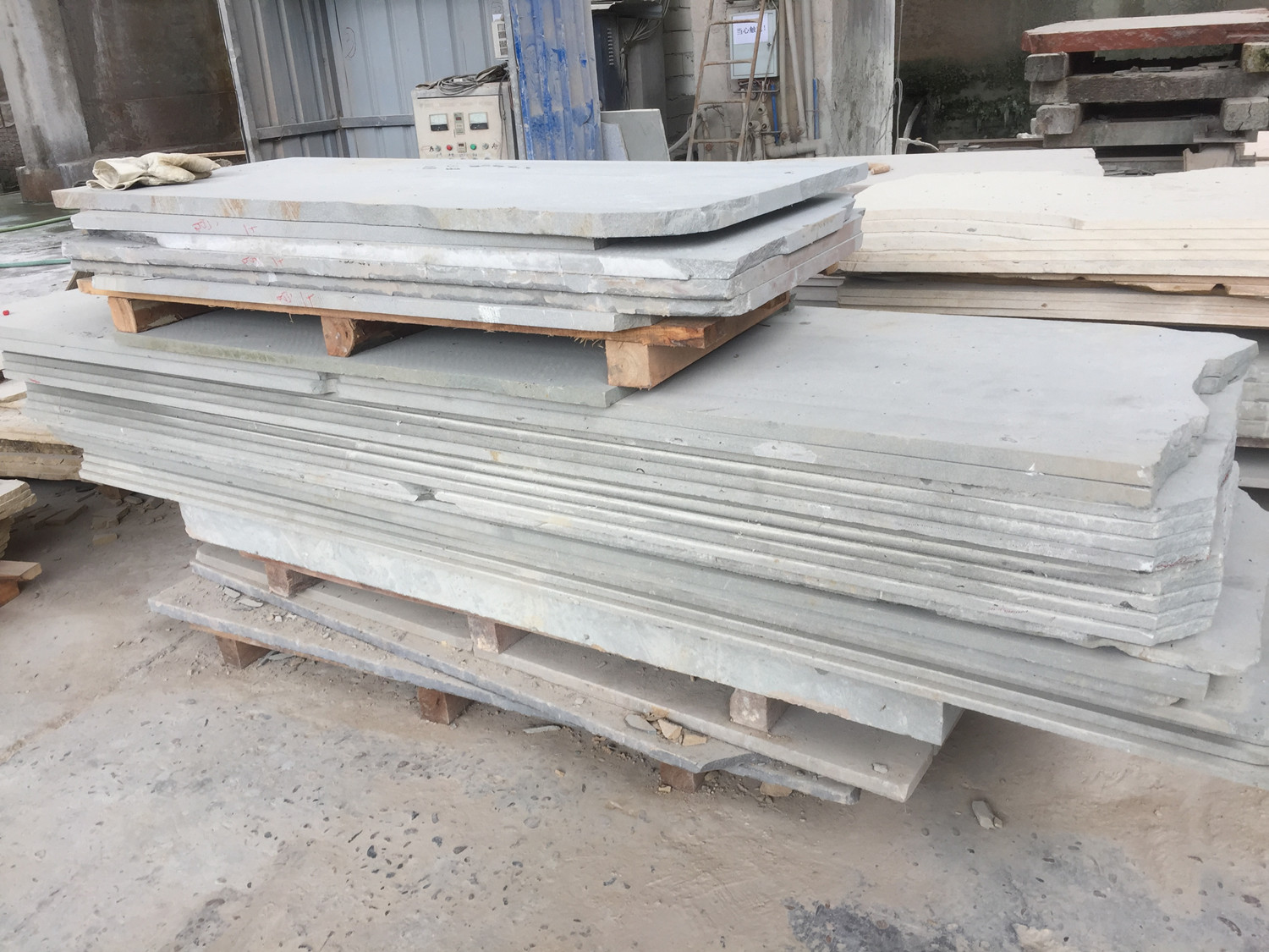 大切后的砂巖大板