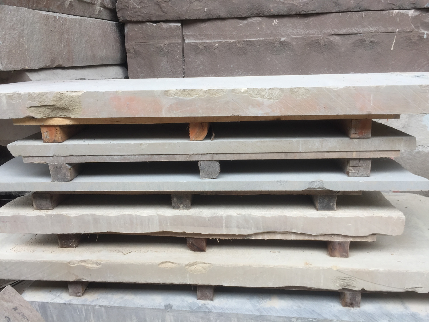 大切后的砂巖大板