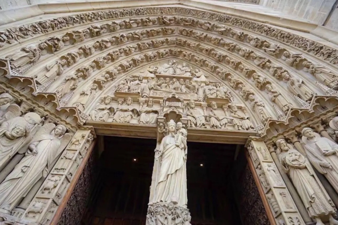 砂巖建筑—巴黎圣母院圖片