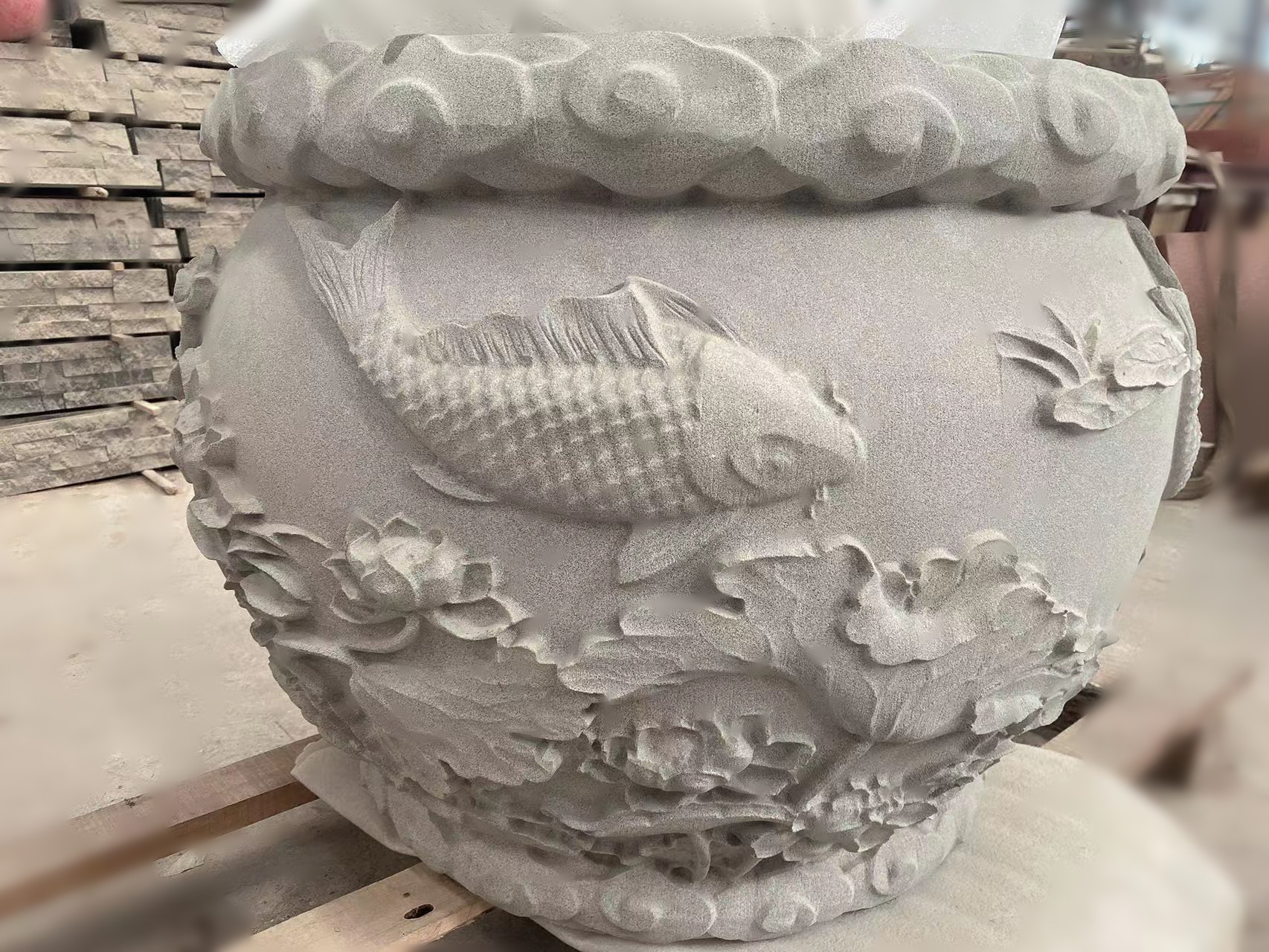 四川匯豐石業(yè)砂巖風(fēng)水魚缸圖片