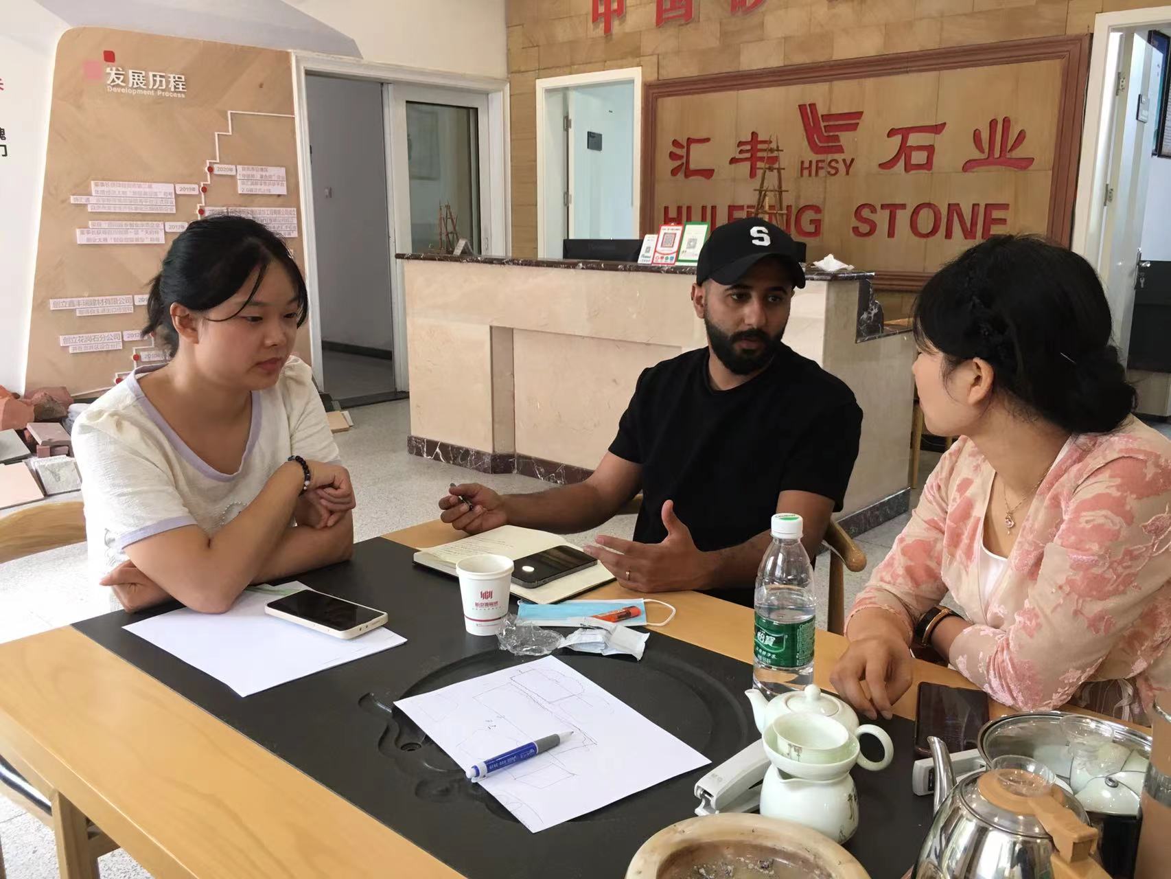 卡塔爾客戶簽訂合同