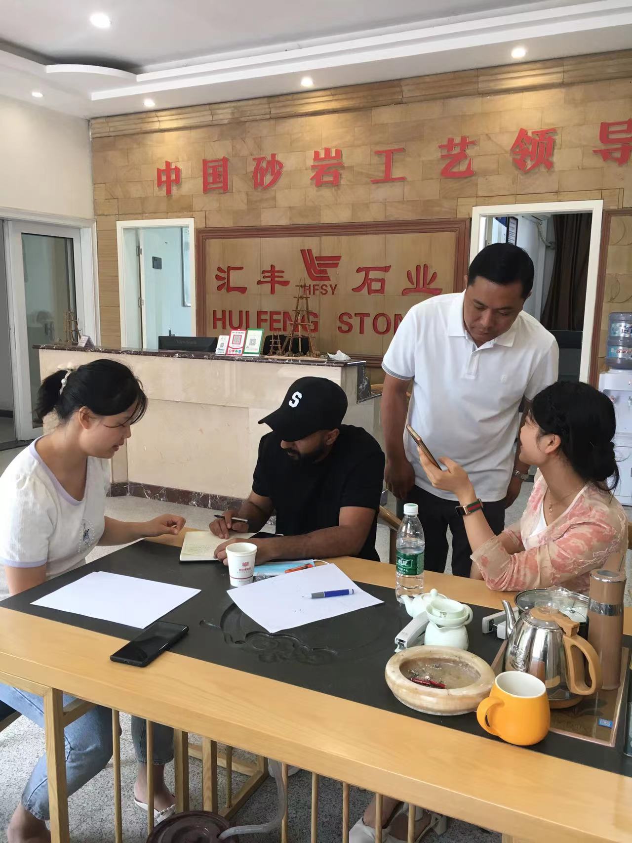 卡塔爾客戶簽訂合同